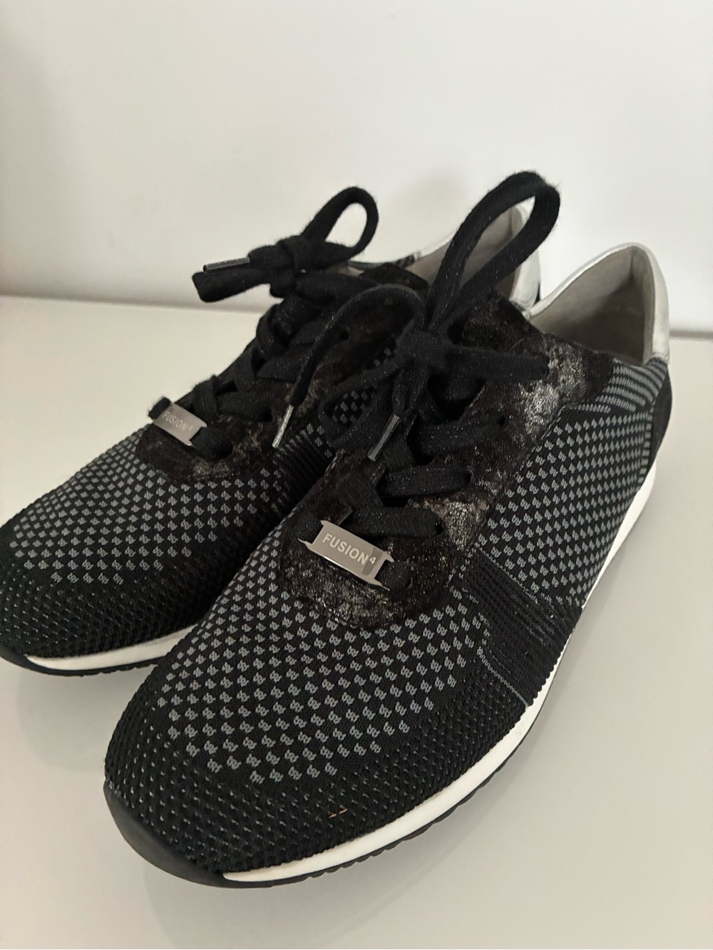 ARA Womans Fusion 4 Sneakers Size 7.5 Black Woven Fabric/Leather Lilly Dynergy